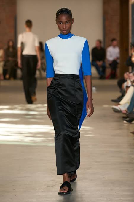 Hinh anh New York Fashion Week SS 2027: Khi xa xỉ hạ mình trước cơn bão lạm phát 26