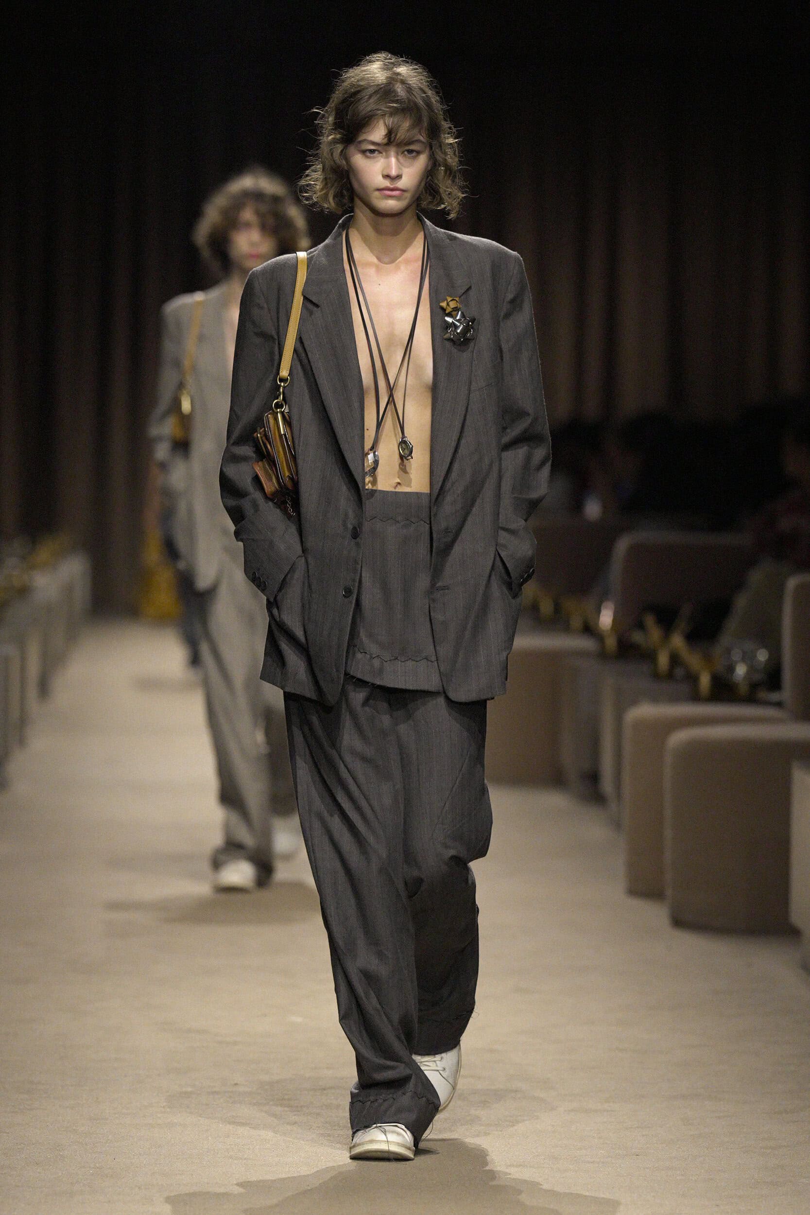 Hinh anh New York Fashion Week SS 2027: Khi xa xỉ hạ mình trước cơn bão lạm phát 21