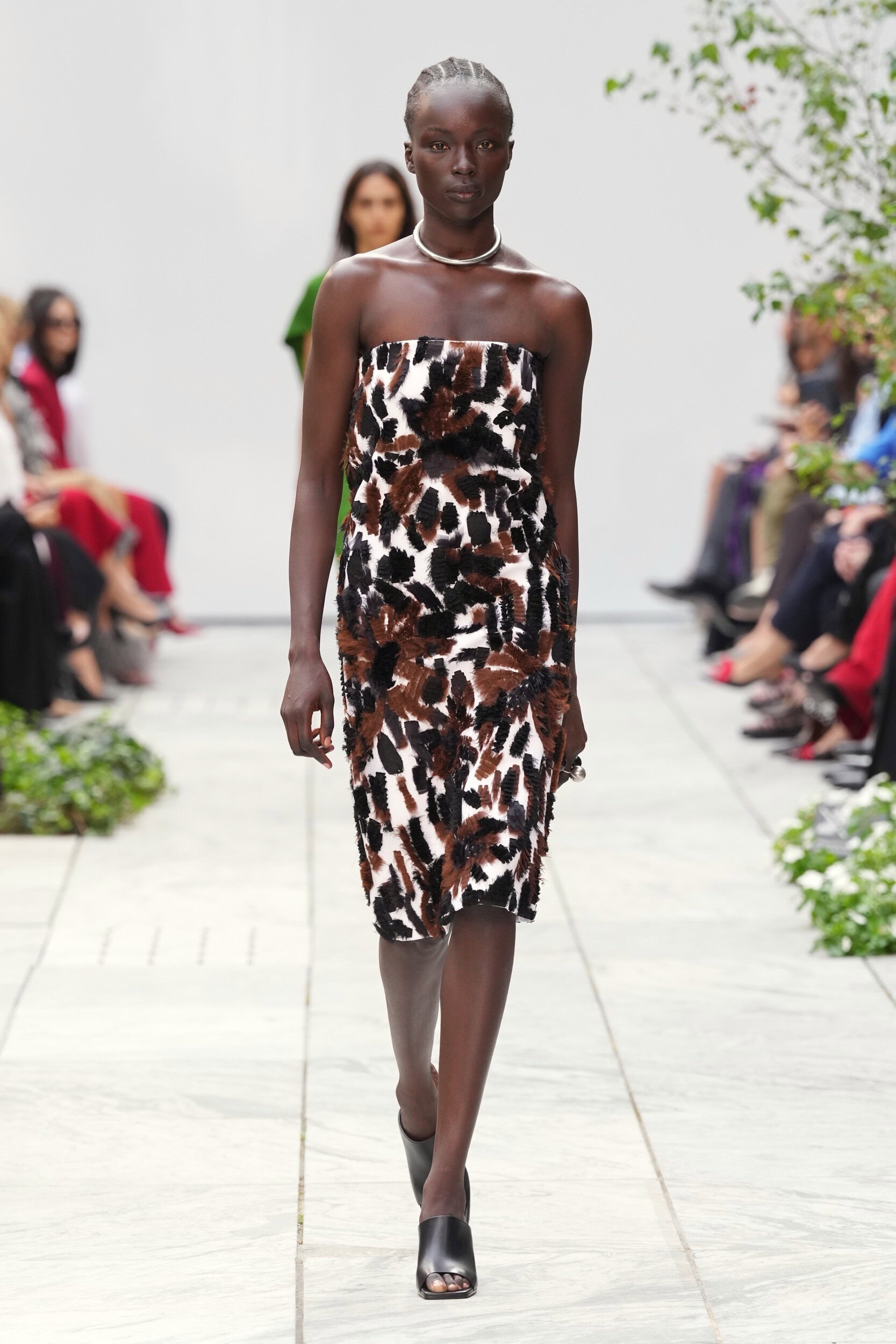 Hinh anh New York Fashion Week SS 2027: Khi xa xỉ hạ mình trước cơn bão lạm phát 13