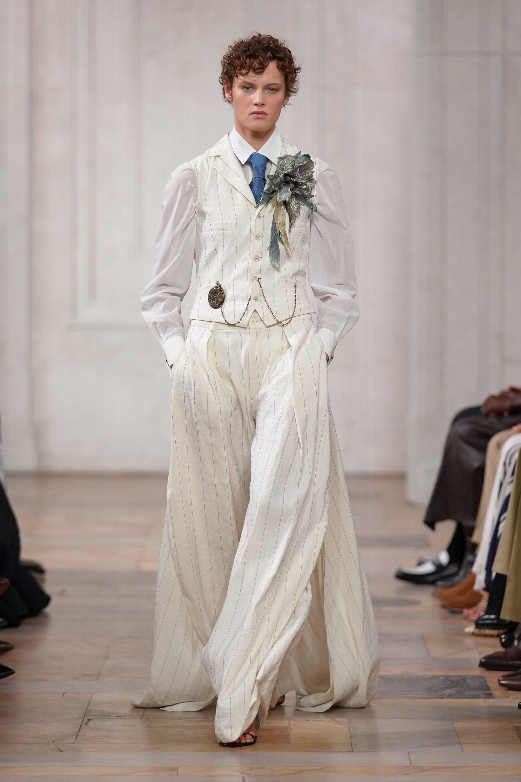 Hinh anh New York Fashion Week SS 2027: Khi xa xỉ hạ mình trước cơn bão lạm phát 7