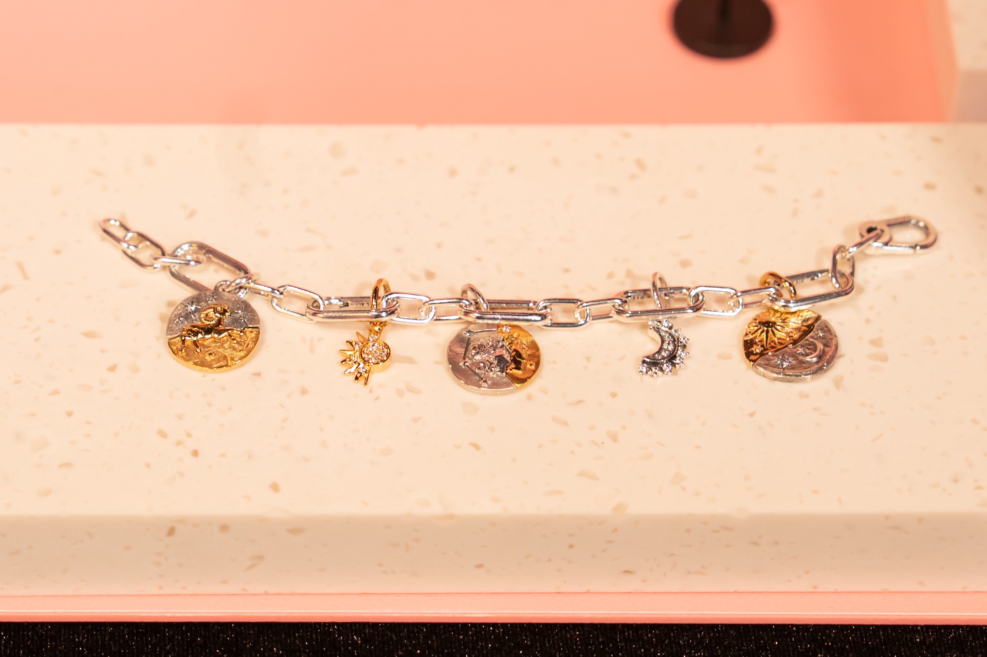 Hinh anh Pandora ra mắt bộ sưu tập Talisman - Chọn bản sắc, đeo dấu ấn  6