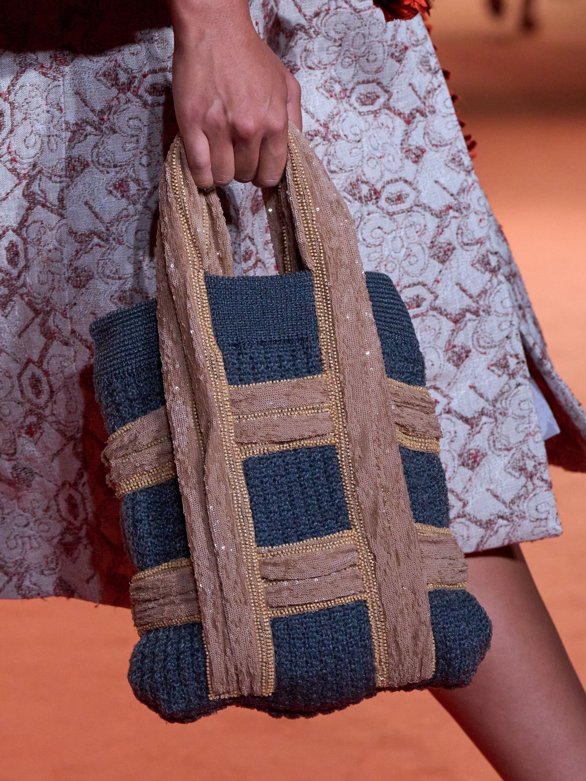 Hinh anh Tory Burch Xuân Hè 2027 và định nghĩa mới về vẻ đẹp xa xỉ kiểu Mỹ 16