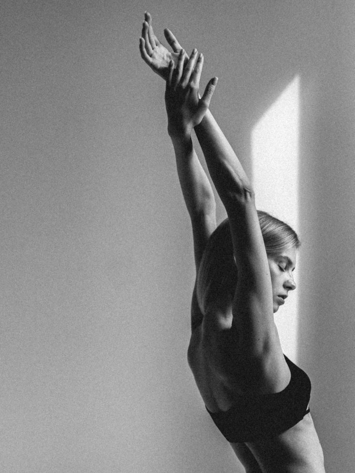 Hinh anh 5 động tác yoga cho những ngày cảm xúc “quá tải”  8