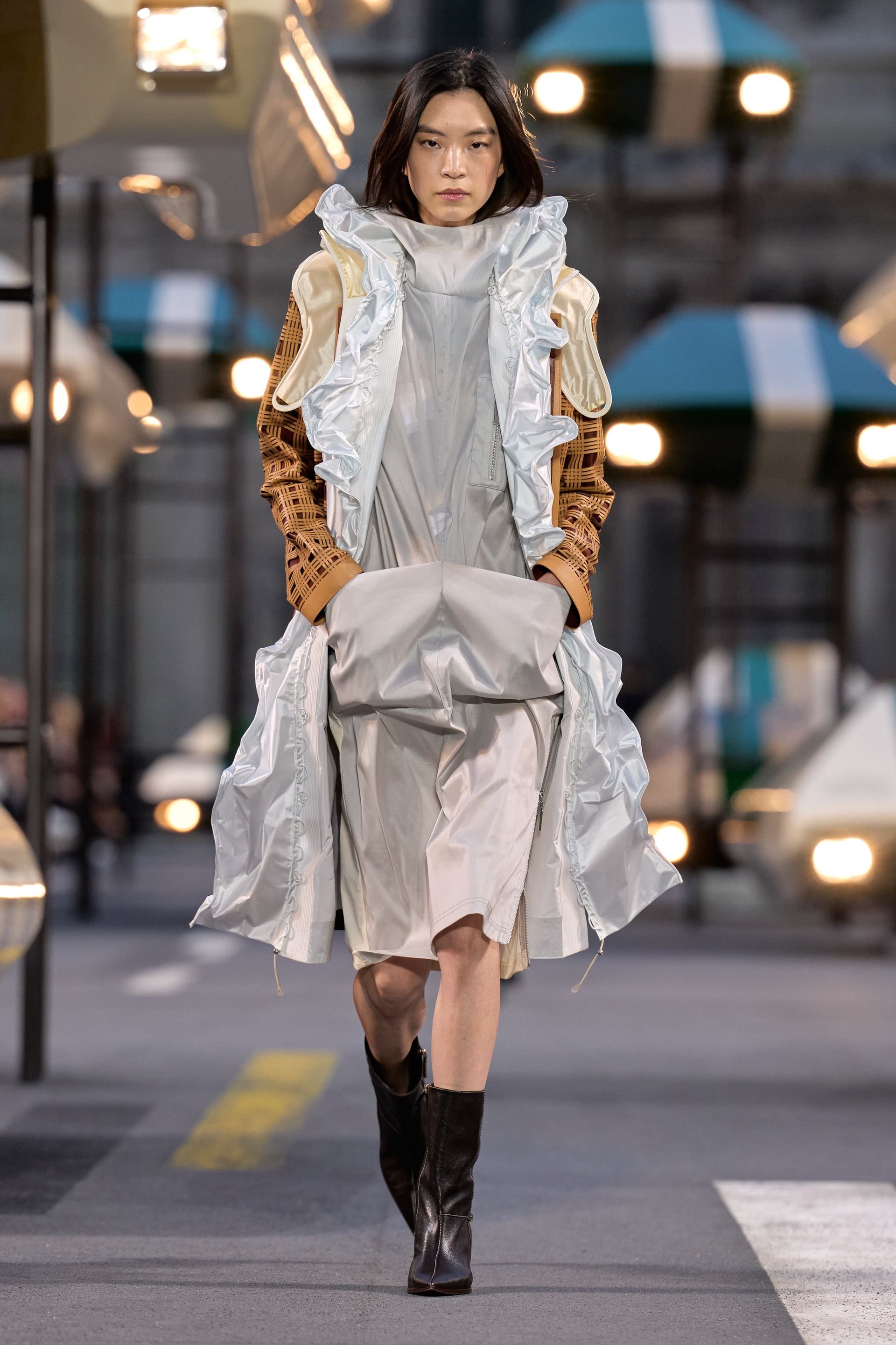 Hinh anh Louis Vuitton Spring/Summer 2027: Quá khứ, hiện tại và tương lai sóng bước trên đại lộ thời gian 12