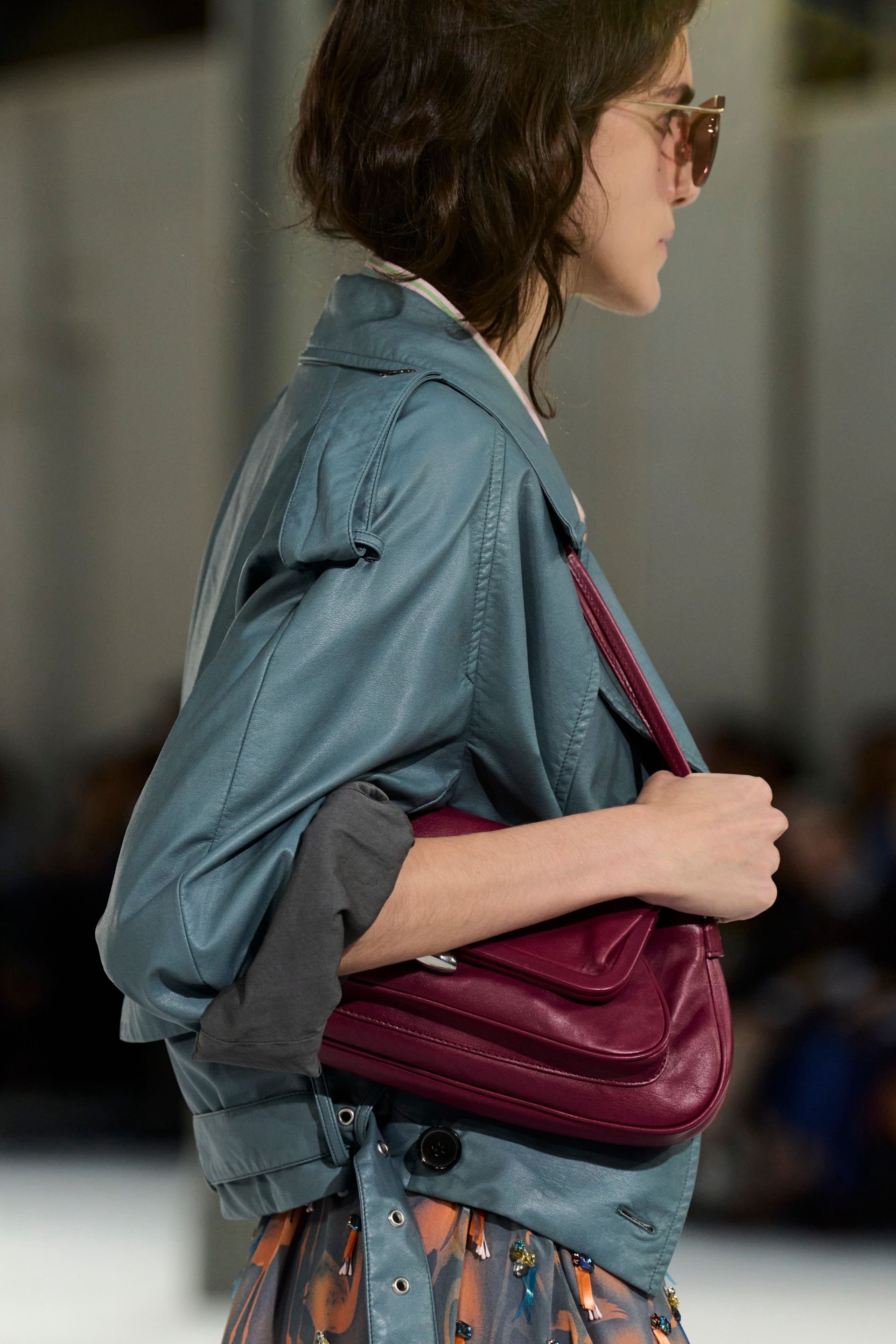 Hinh anh Dries Van Noten Xuân Hè 2027: “Nữ minh tinh” toả sáng trên đường phố 49