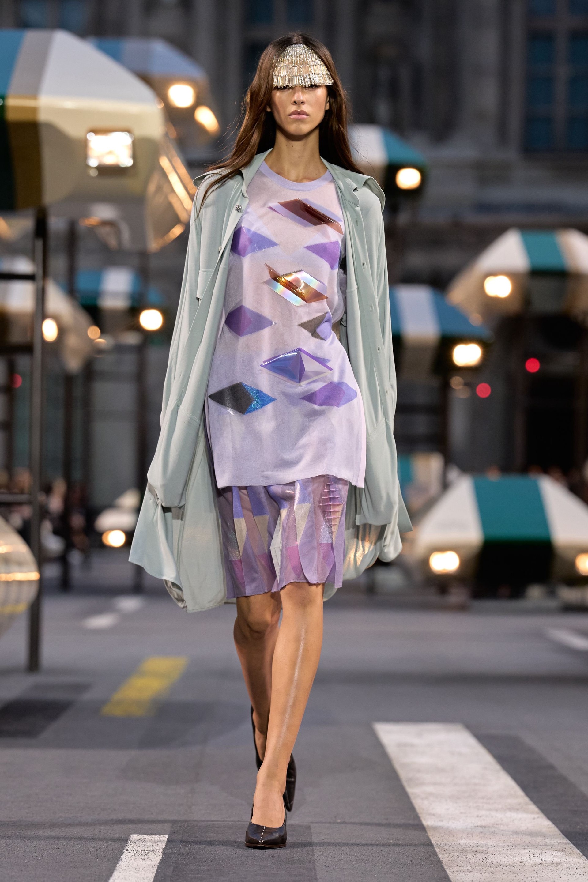 Hinh anh Louis Vuitton Spring/Summer 2027: Quá khứ, hiện tại và tương lai sóng bước trên đại lộ thời gian 14