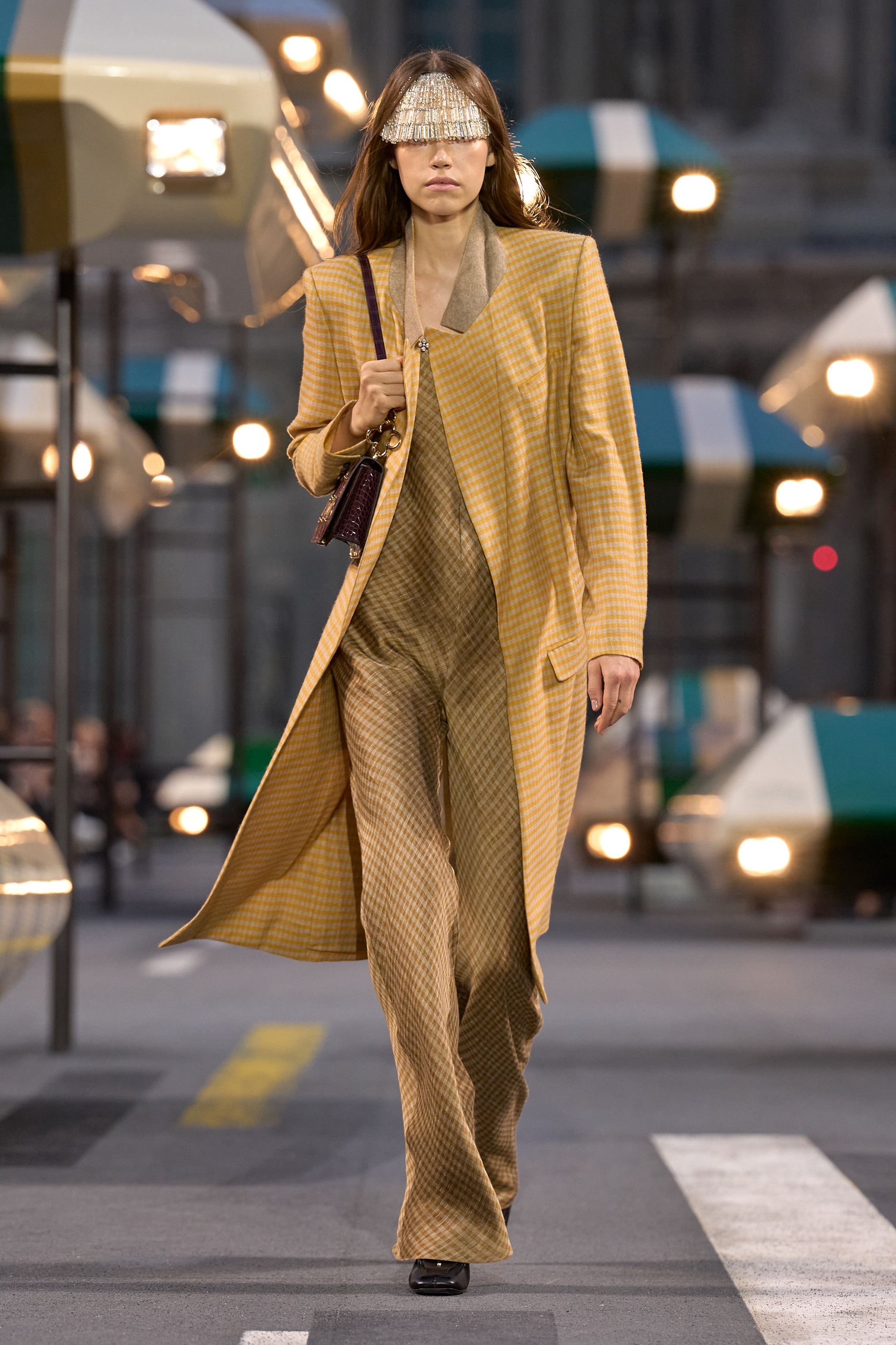 Hinh anh Louis Vuitton Spring/Summer 2027: Quá khứ, hiện tại và tương lai sóng bước trên đại lộ thời gian 31