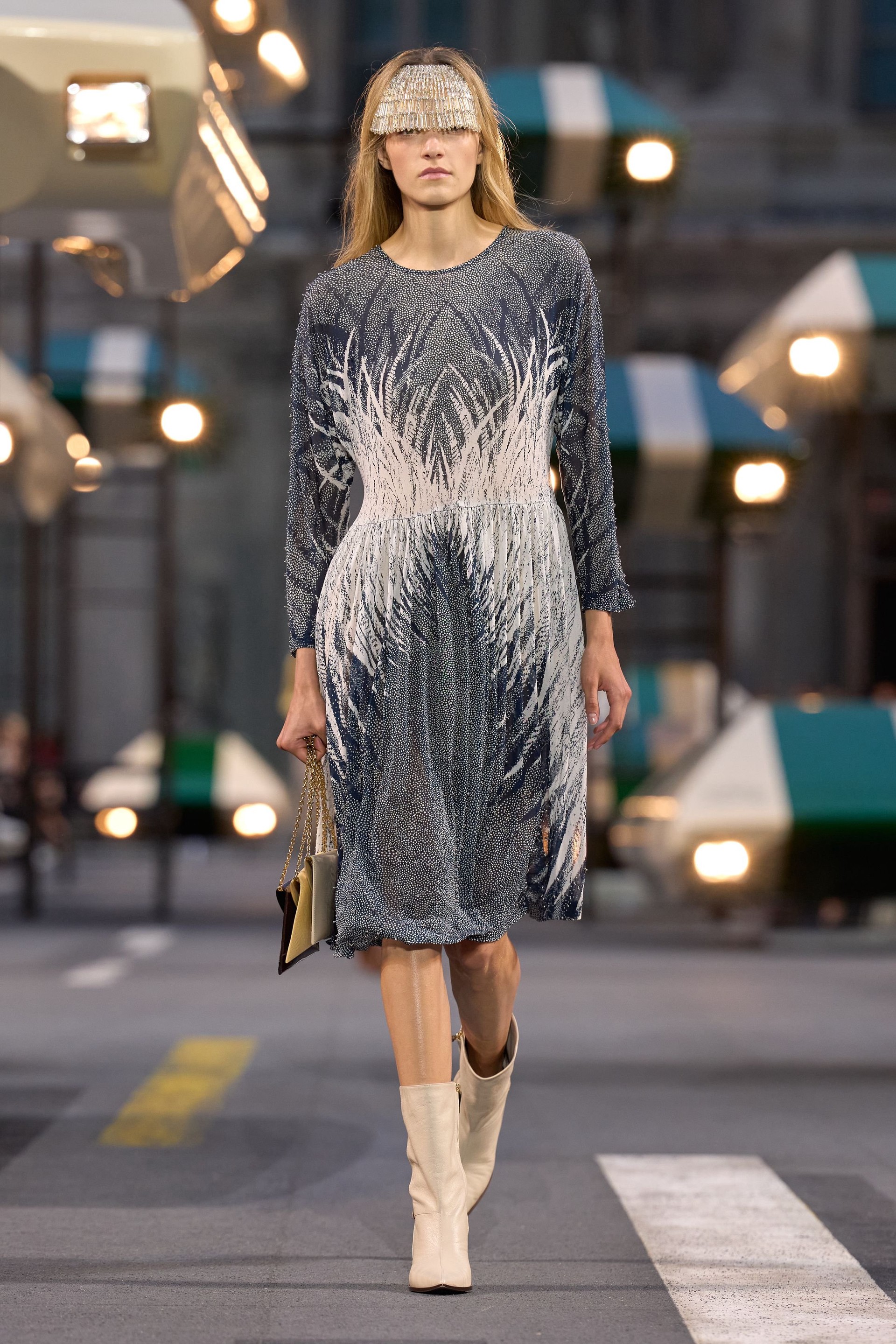 Hinh anh Louis Vuitton Spring/Summer 2027: Quá khứ, hiện tại và tương lai sóng bước trên đại lộ thời gian 18