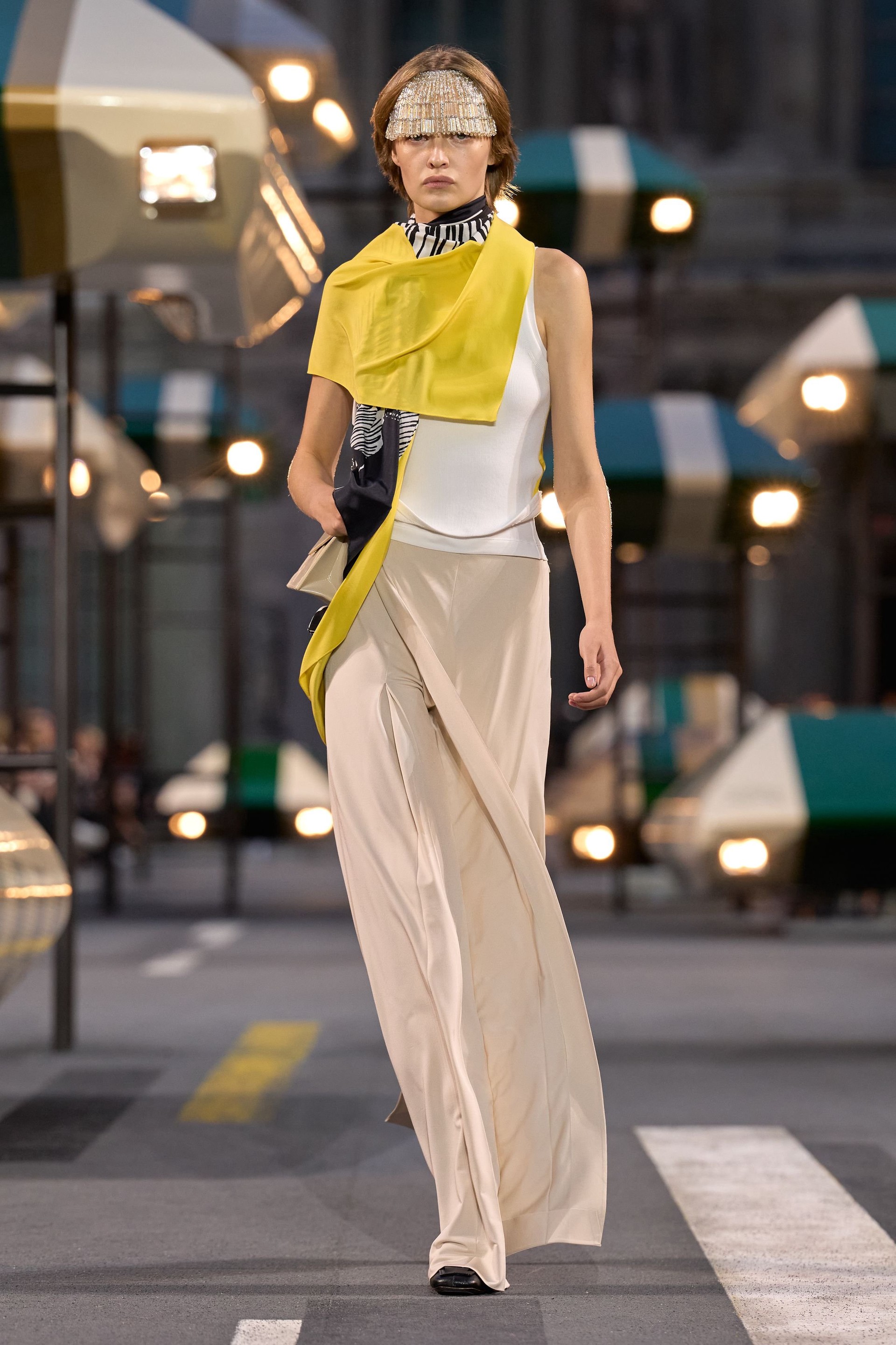 Hinh anh Louis Vuitton Spring/Summer 2027: Quá khứ, hiện tại và tương lai sóng bước trên đại lộ thời gian 22