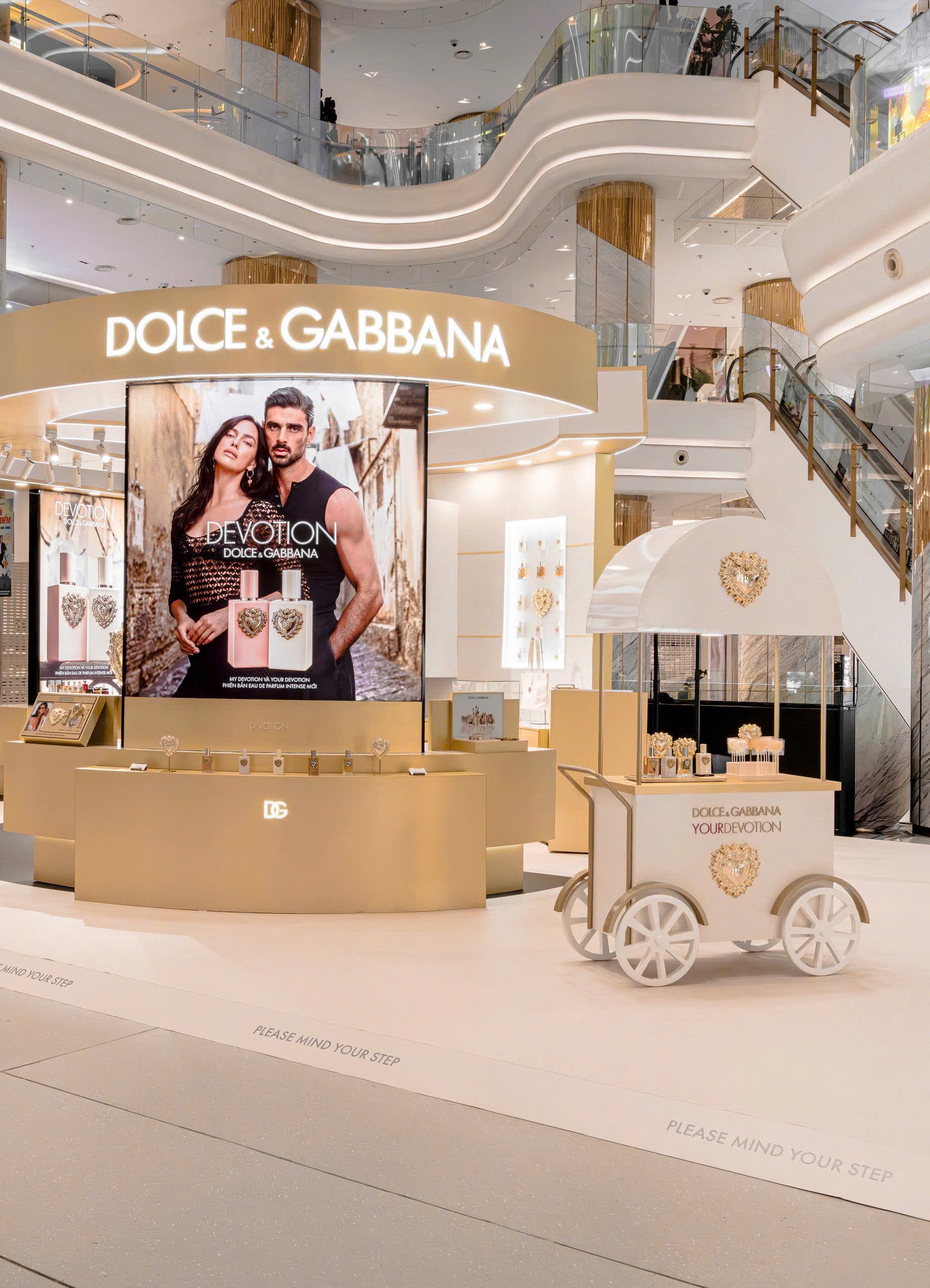 Hinh anh Theo dấu Sacred Heart dạo bước vào thế giới Dolce&Gabbana Beauty 2