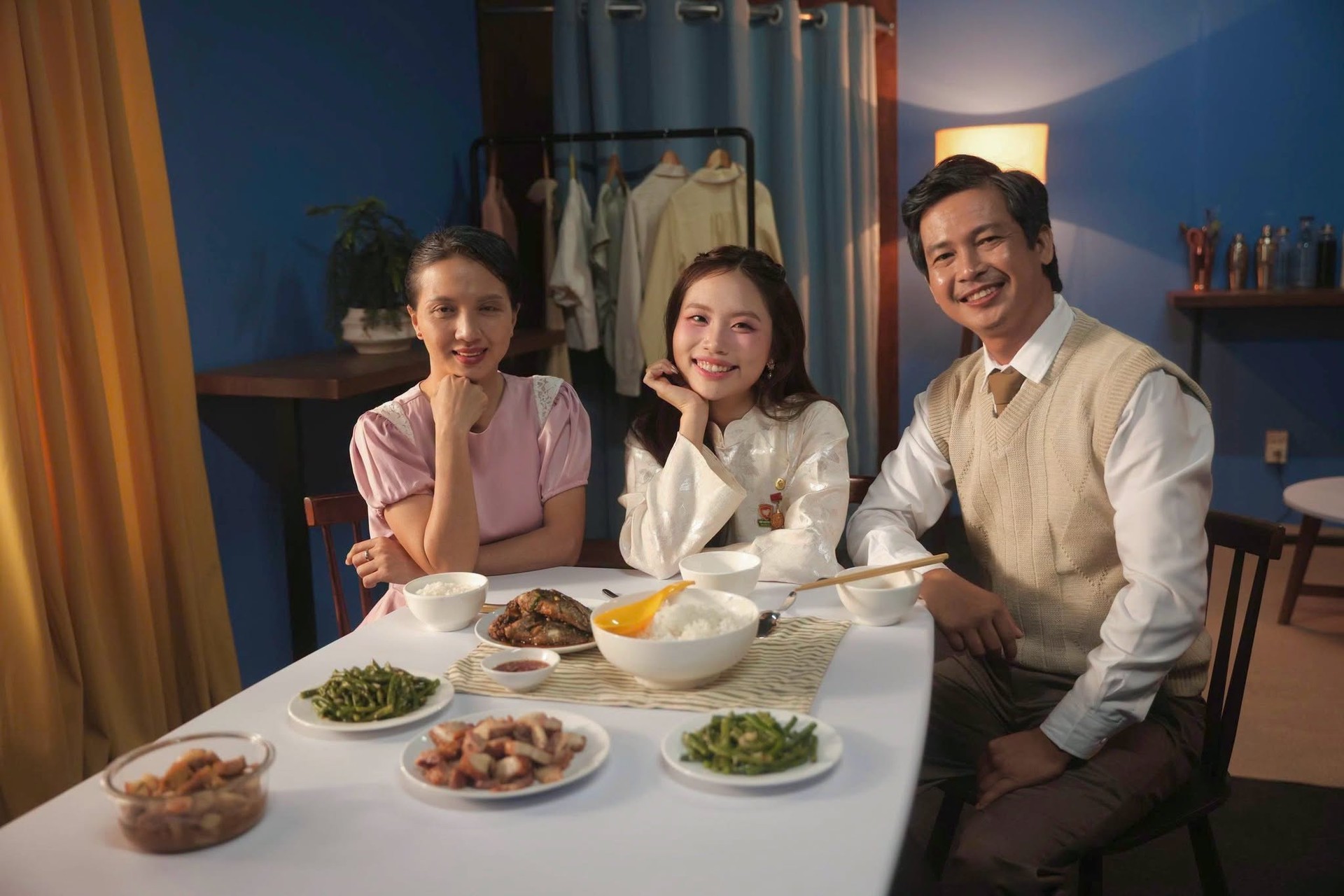 Hinh anh Đó không chỉ là những ký ức của cá nhân, của quê hương, đất nước, là tự trải qua hay nghe kể lại; mà còn phản ánh được thời đại này. 5