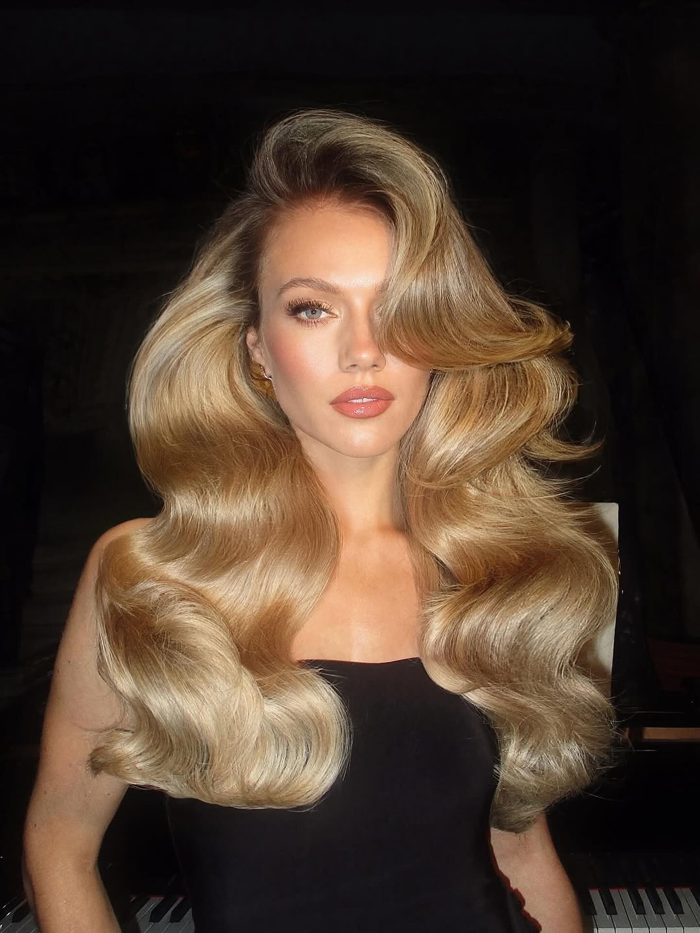 Hinh anh Bombshell hair: Mái tóc làm nên huyền thoại Victoria's Secret 21
