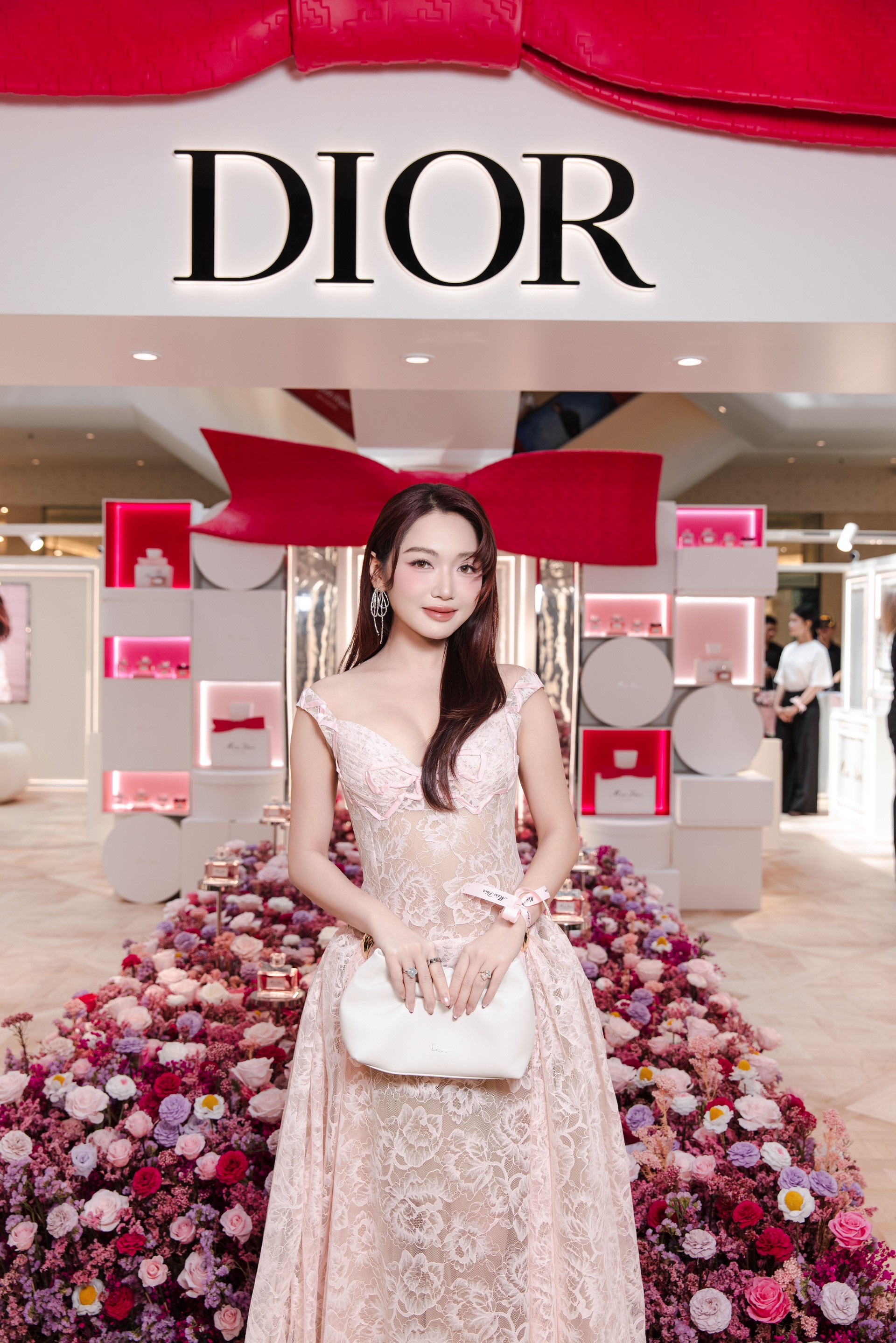 Hinh anh Khám phá Miss Dior qua những dấu ấn couture 12