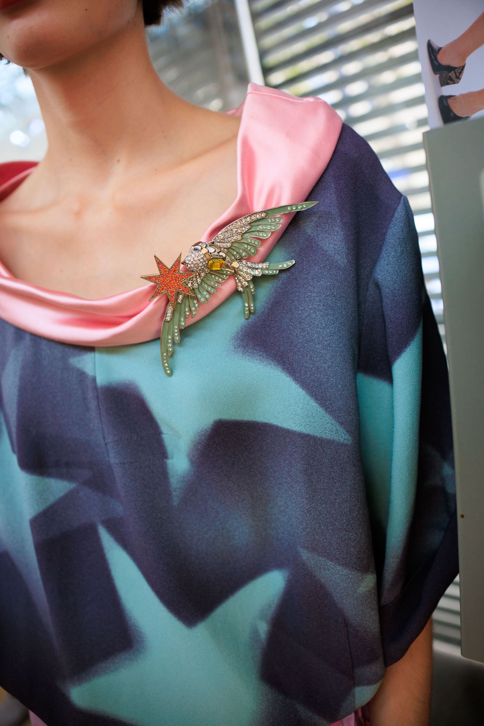 Hinh anh Dries Van Noten Xuân Hè 2027: “Nữ minh tinh” toả sáng trên đường phố 29