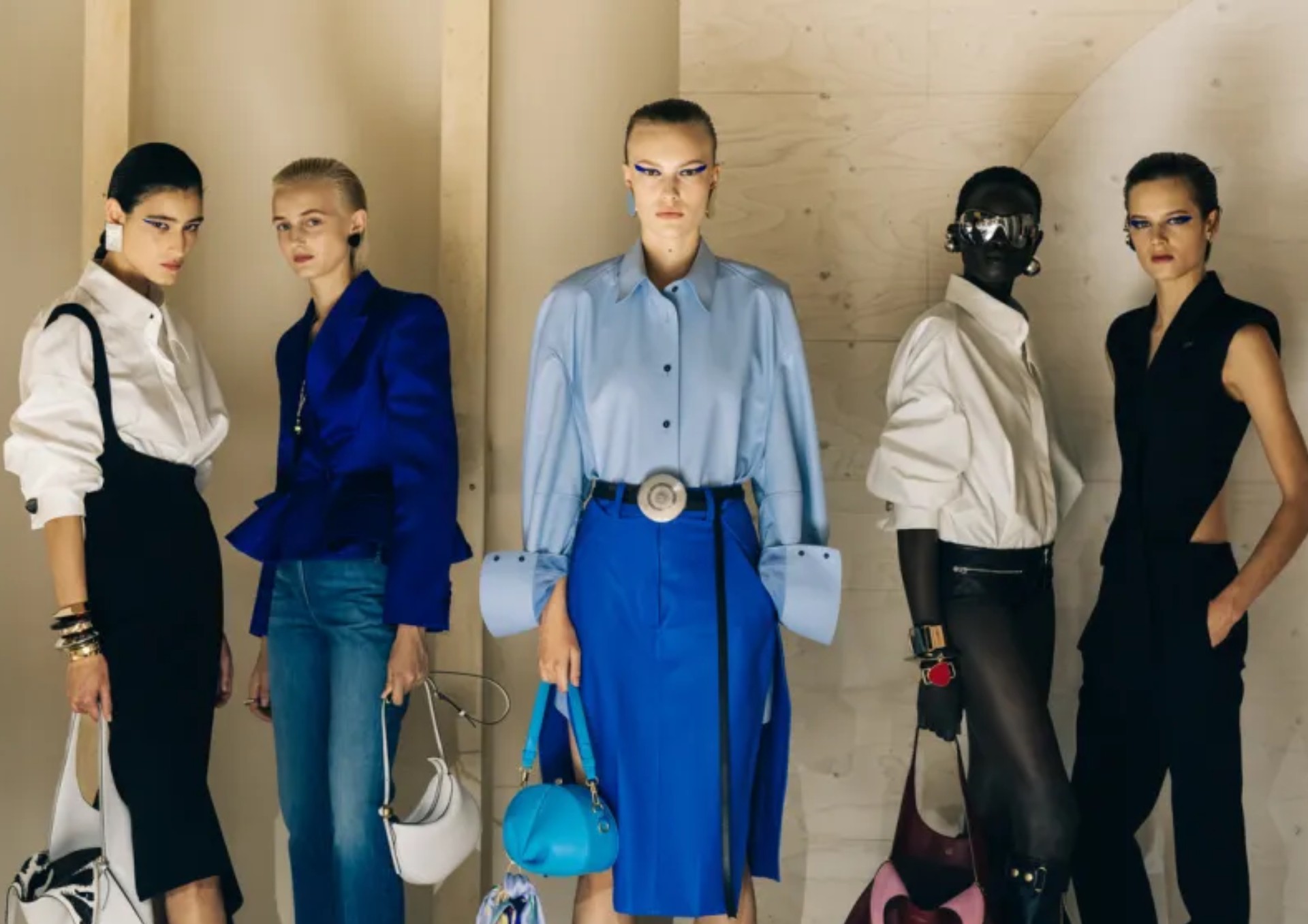 Hinh anh Givenchy Xuân Hè 2027: Thời kỳ hoàng kim của những người phụ nữ Givenchy đã trở lại 37