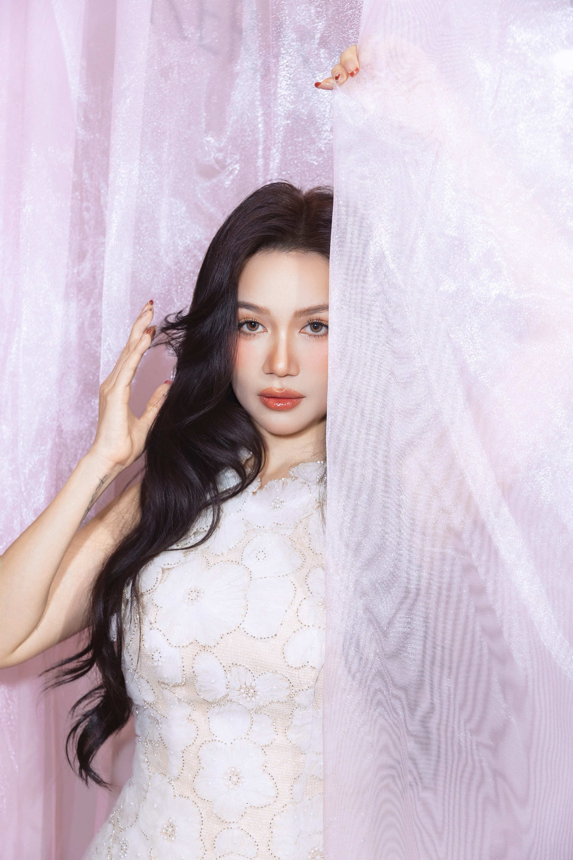 Hinh anh [Woman in Beauty] Ca sĩ, diễn viên Sĩ Thanh: Muôn dáng vẻ trong một phiên bản 1