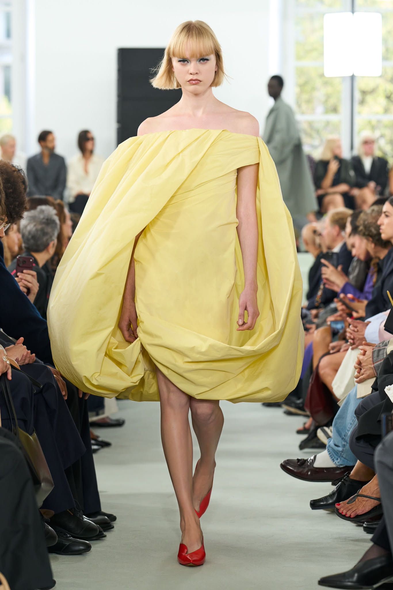 Hinh anh Thời trang liệu có bao giờ hết say mê vải taffeta? 21
