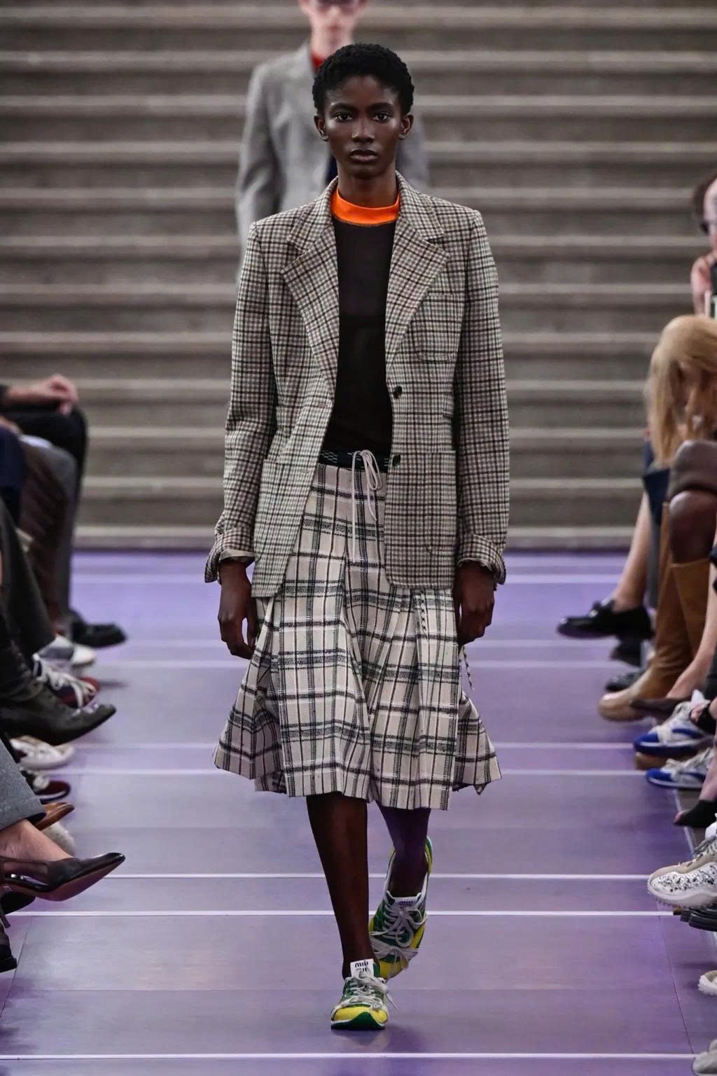 Hinh anh Miu Miu Spring/Summer 2027: Nghệ thuật làm mới những điều quen thuộc 28