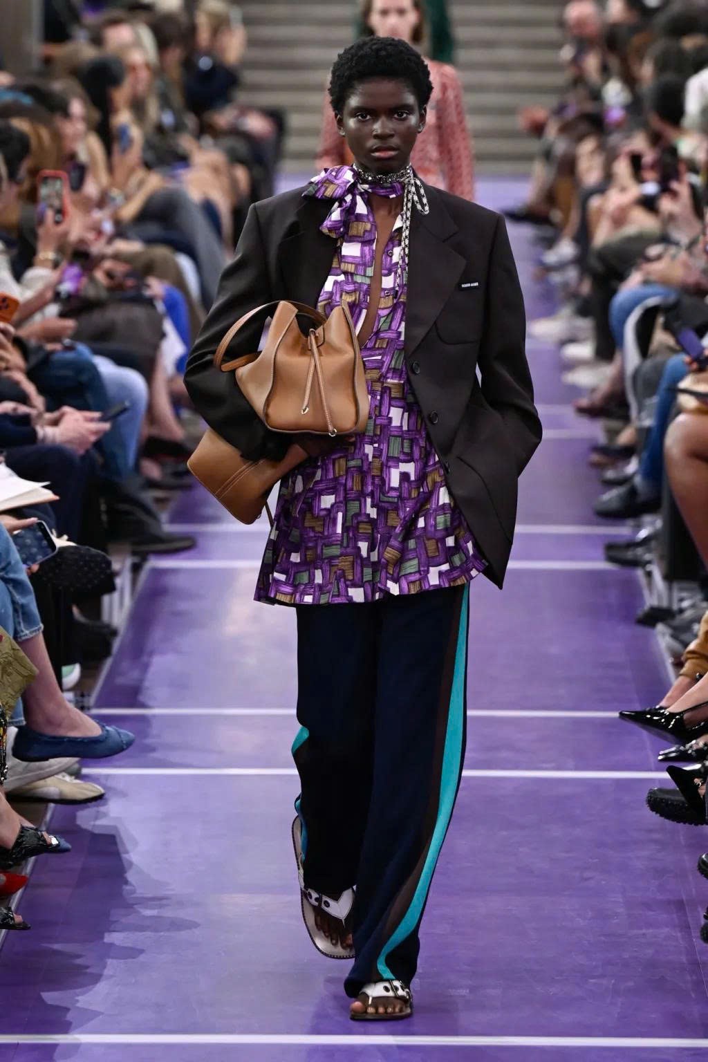 Hinh anh Miu Miu Spring/Summer 2027: Nghệ thuật làm mới những điều quen thuộc 43