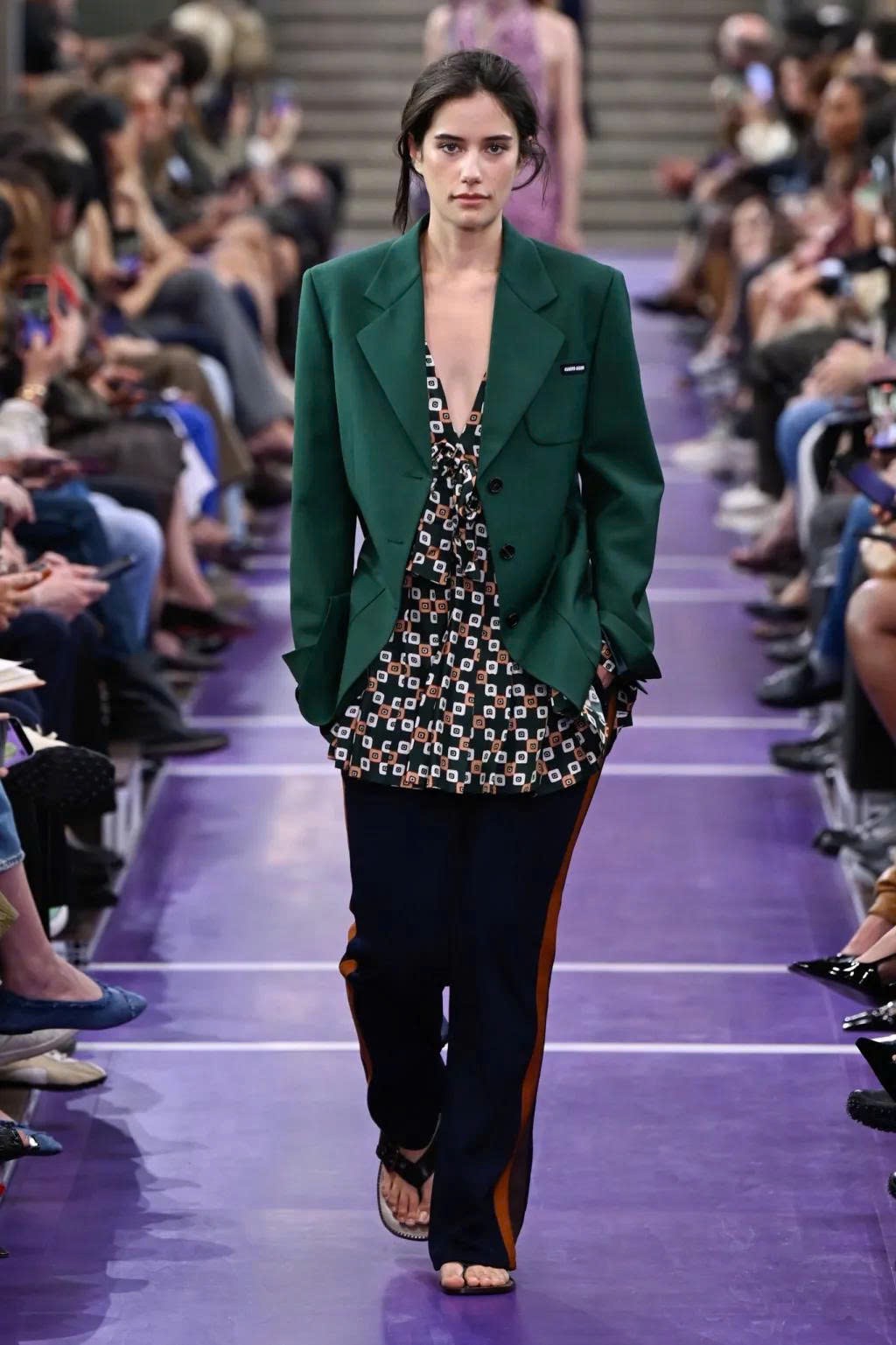 Hinh anh Miu Miu Spring/Summer 2027: Nghệ thuật làm mới những điều quen thuộc 13