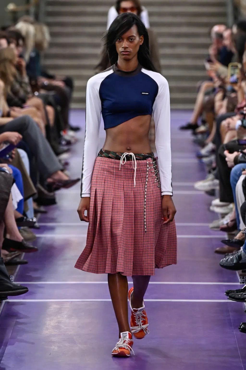 Hinh anh Miu Miu Spring/Summer 2027: Nghệ thuật làm mới những điều quen thuộc 44