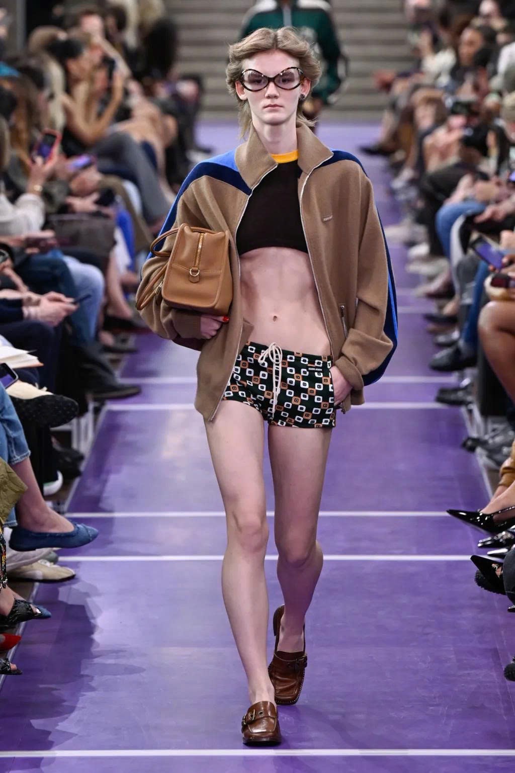 Hinh anh Miu Miu Spring/Summer 2027: Nghệ thuật làm mới những điều quen thuộc 15
