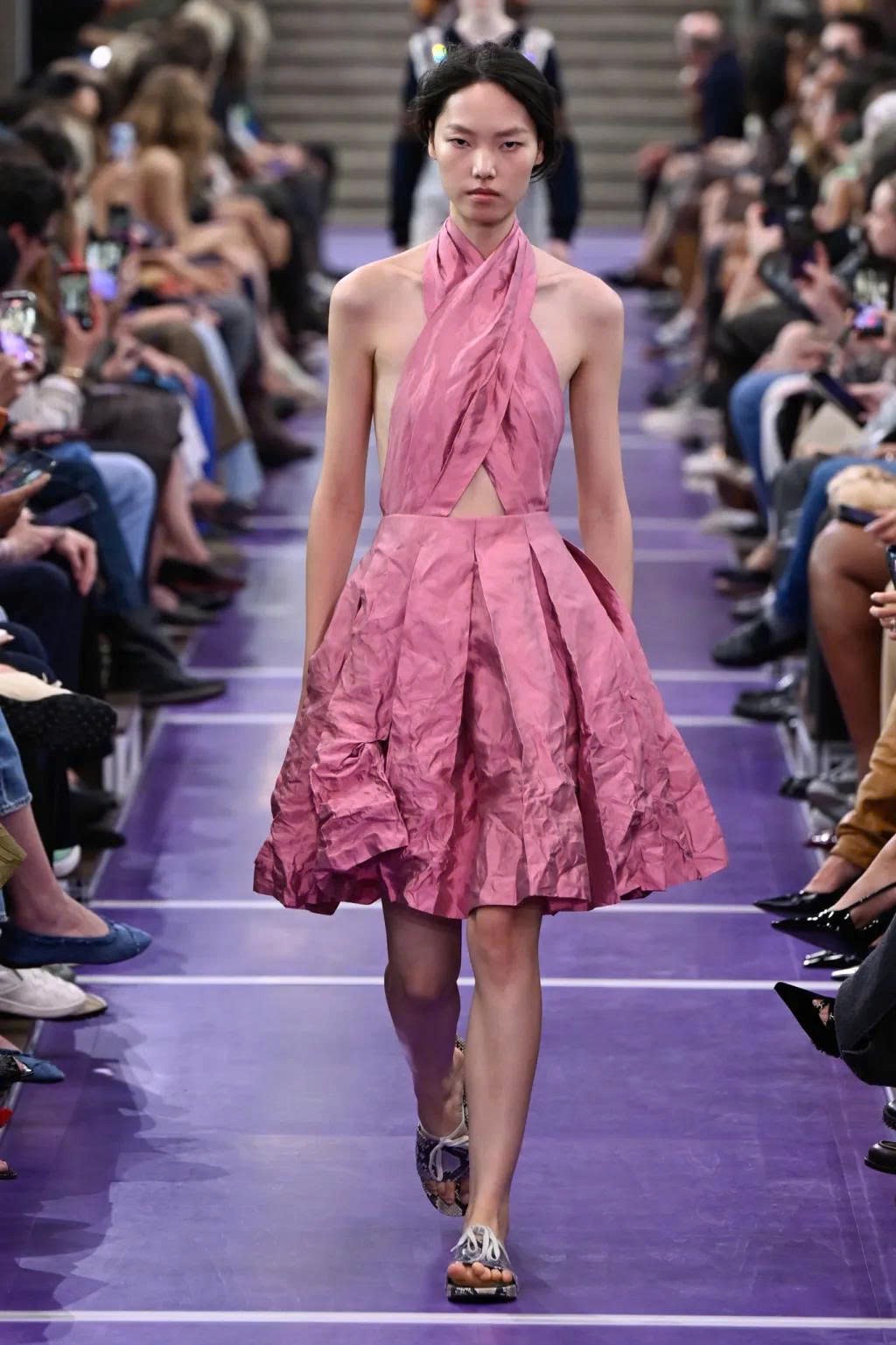Hinh anh Miu Miu Spring/Summer 2027: Nghệ thuật làm mới những điều quen thuộc 39