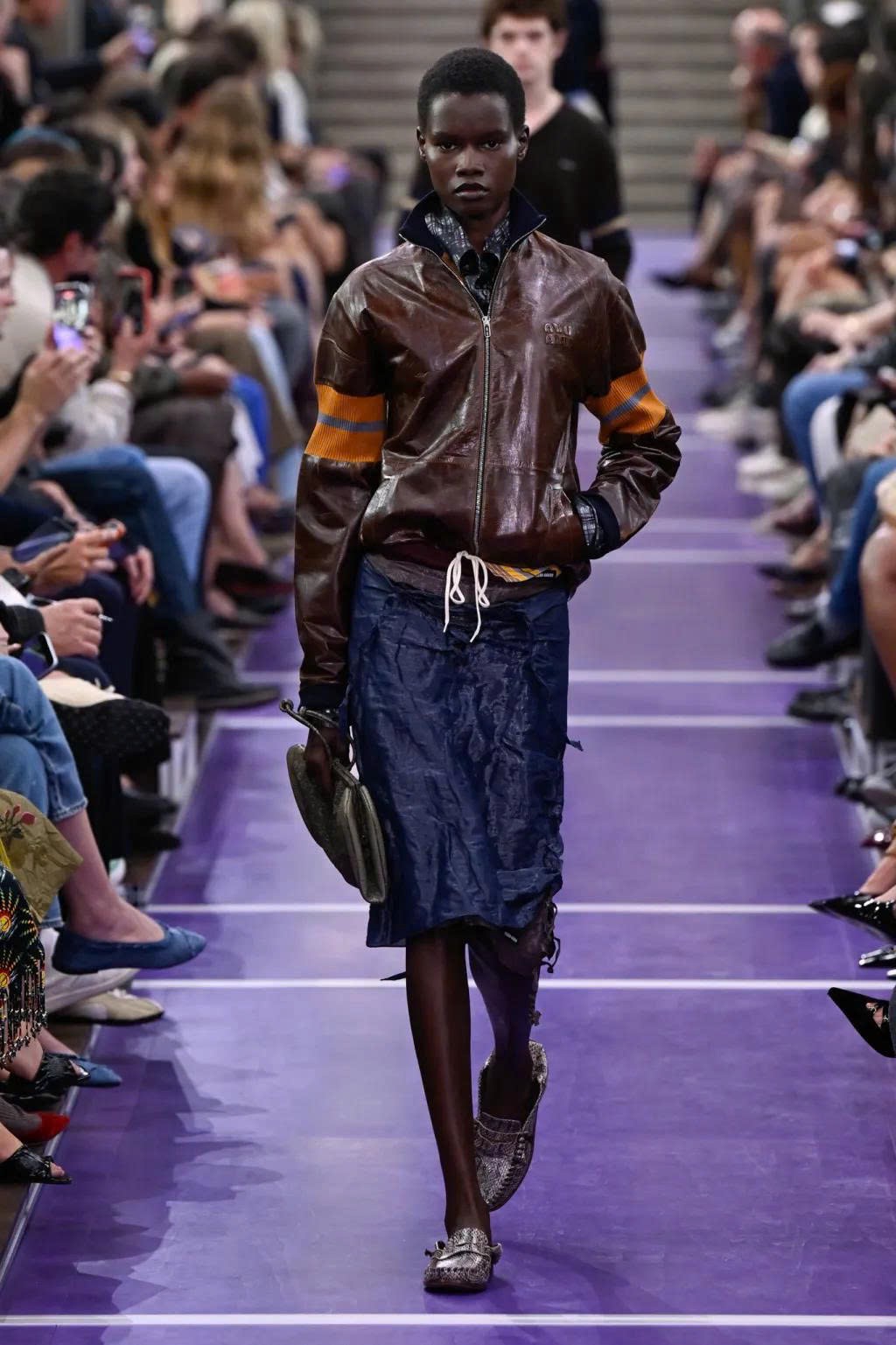 Hinh anh Miu Miu Spring/Summer 2027: Nghệ thuật làm mới những điều quen thuộc 14
