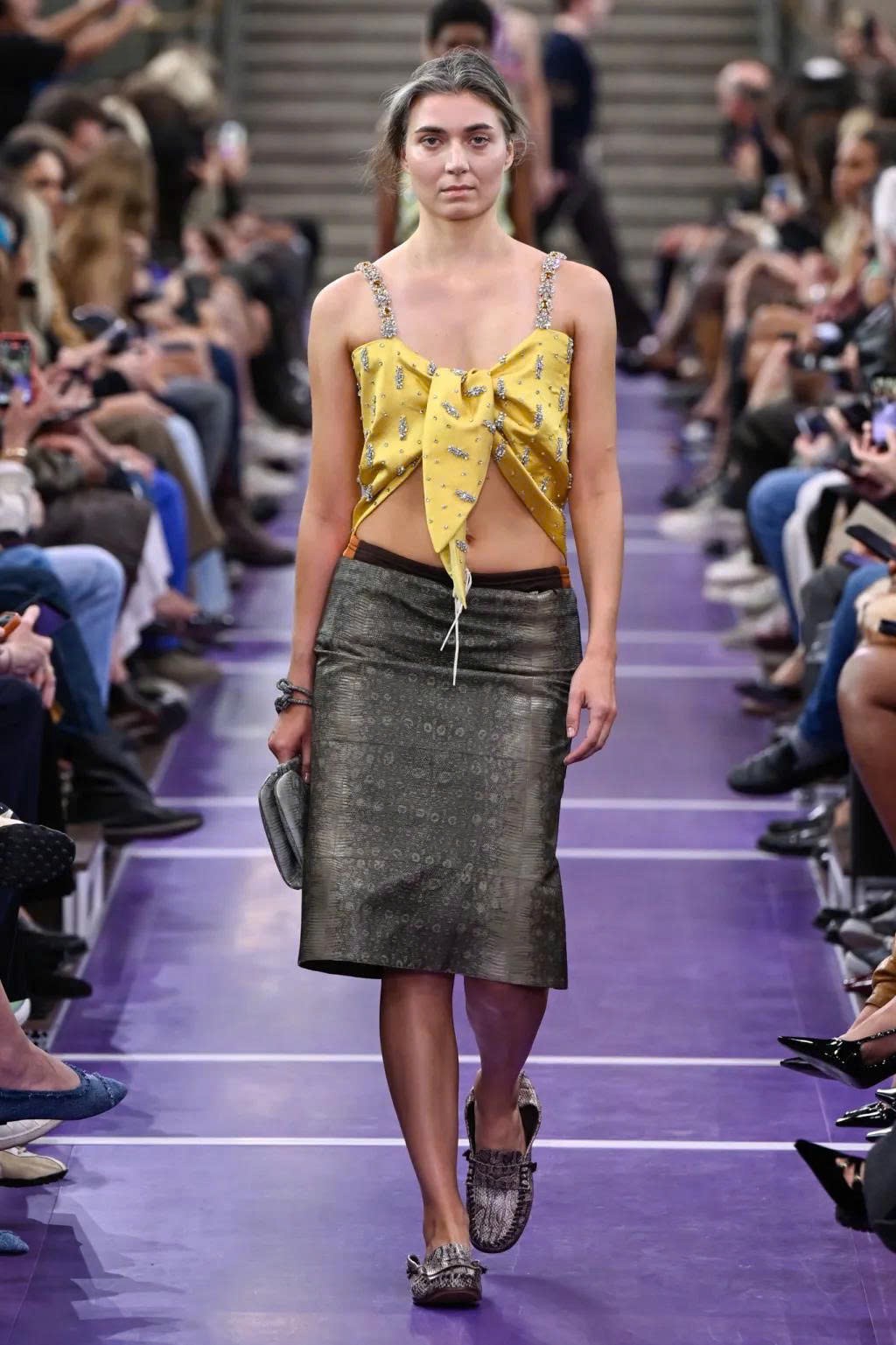 Hinh anh Miu Miu Spring/Summer 2027: Nghệ thuật làm mới những điều quen thuộc 35