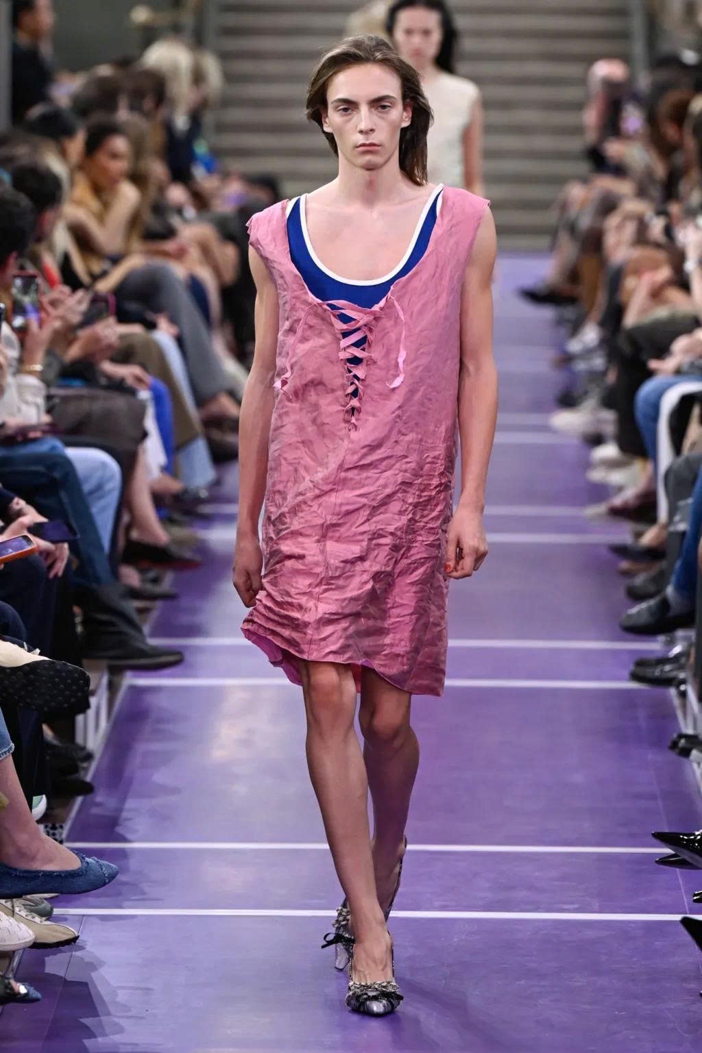 Hinh anh Miu Miu Spring/Summer 2027: Nghệ thuật làm mới những điều quen thuộc 2