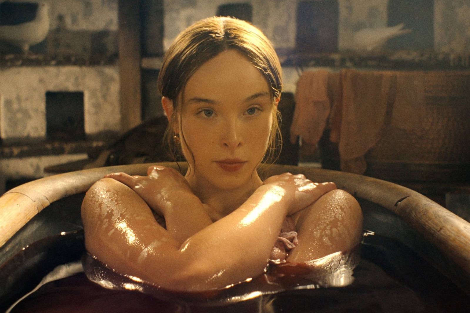 Hinh anh Ella Beatty: từ ái nữ Hollywood đến ác nữ của “Monster 4” 2