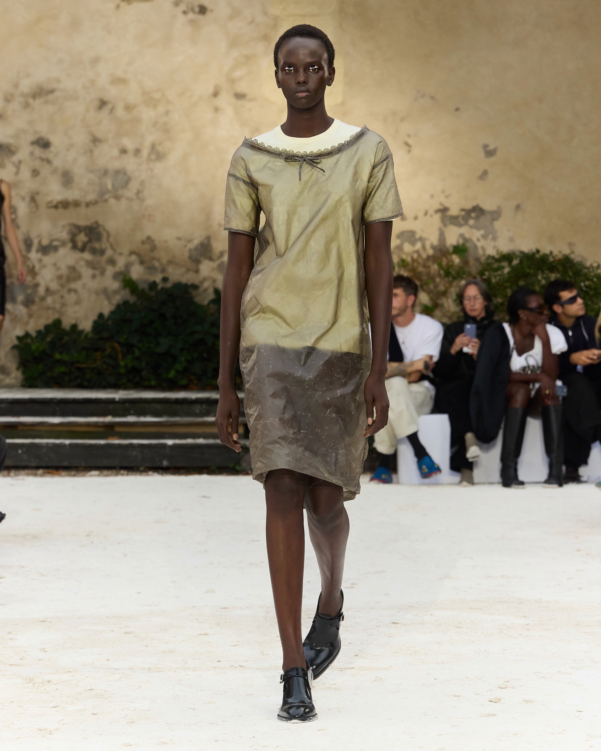 Hinh anh Những thế giới khác lạ tại Paris Fashion Week 30