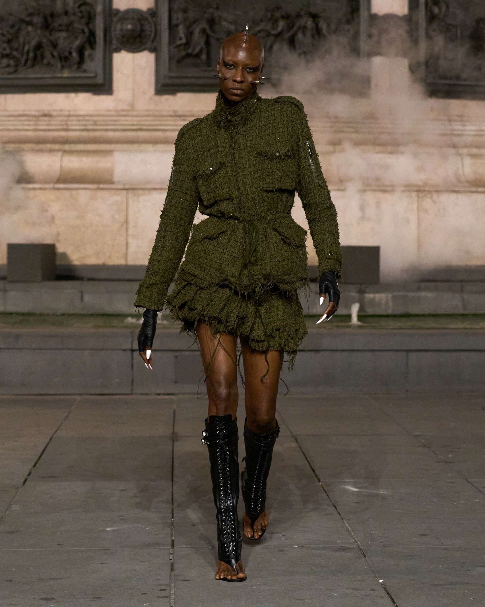 Hinh anh Những thế giới khác lạ tại Paris Fashion Week 13