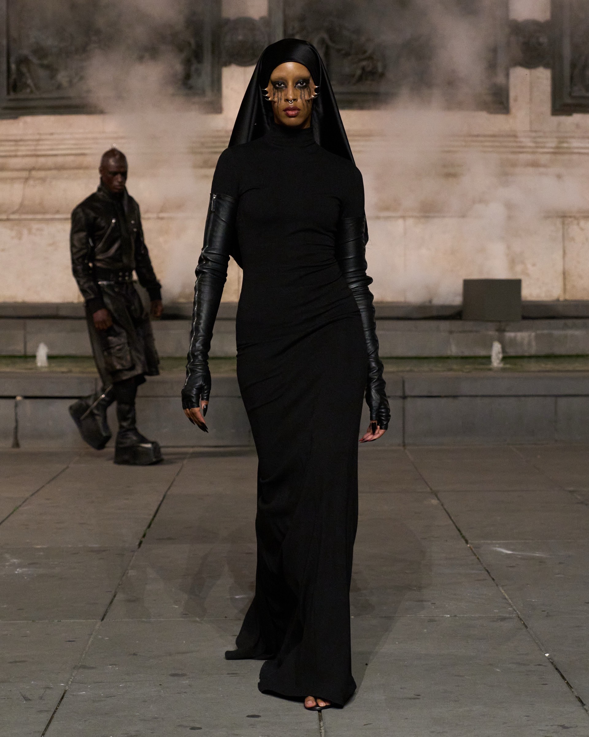 Hinh anh Những thế giới khác lạ tại Paris Fashion Week 14