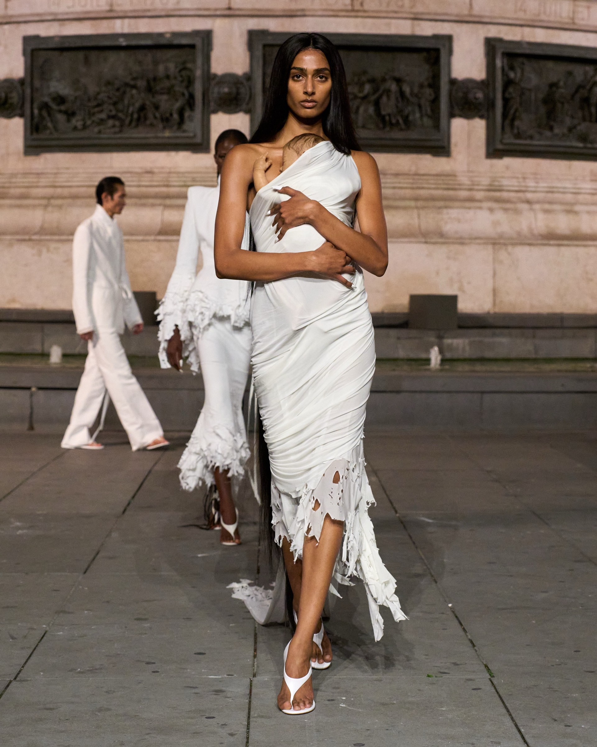 Hinh anh Những thế giới khác lạ tại Paris Fashion Week 10