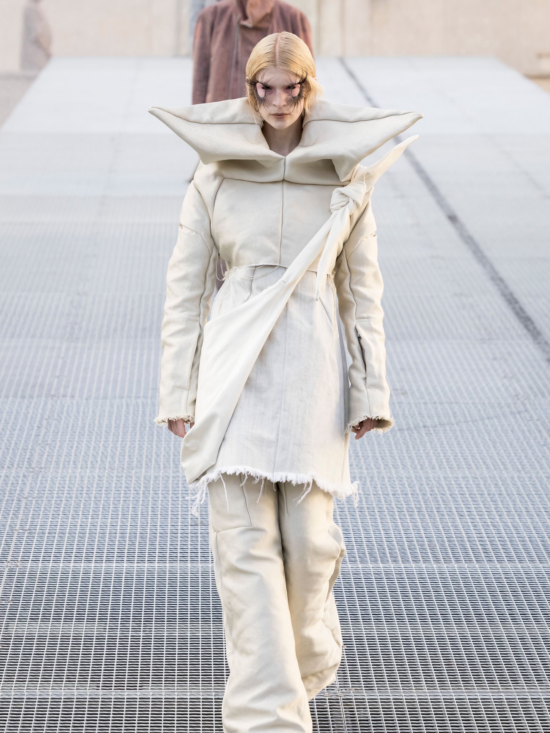 Hinh anh Những thế giới khác lạ tại Paris Fashion Week 6