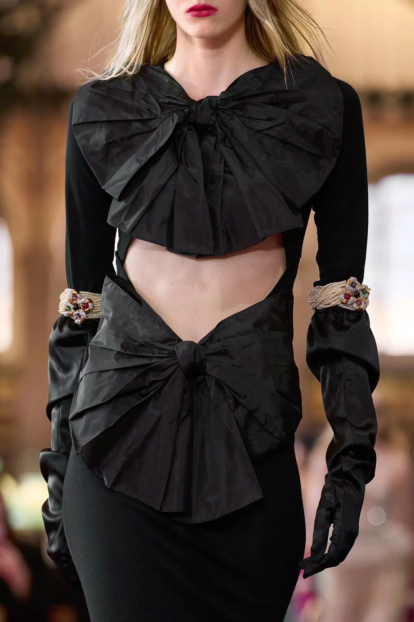 Hinh anh Valentino Spring/Summer 2027: Viết lại cú pháp của sự xa hoa 30