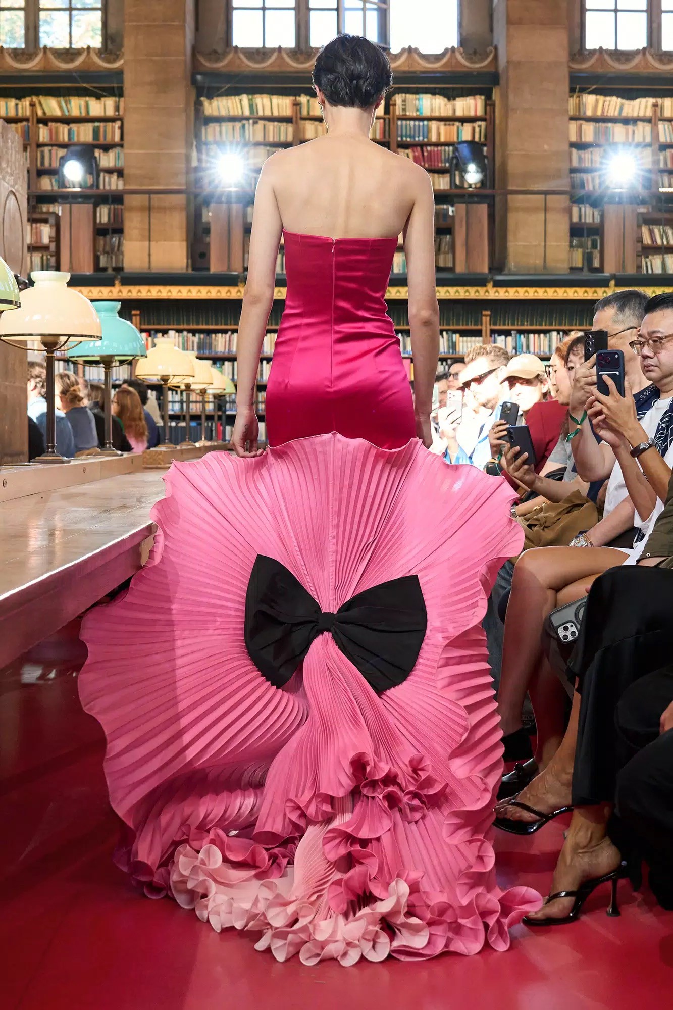 Hinh anh Valentino Spring/Summer 2027: Viết lại cú pháp của sự xa hoa 37