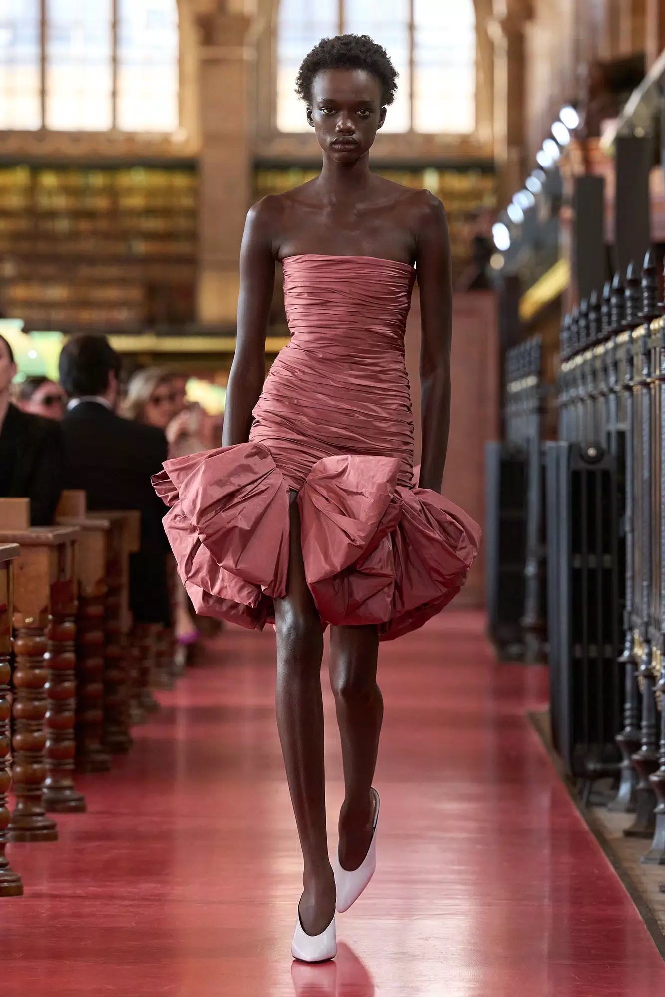 Hinh anh Valentino Spring/Summer 2027: Viết lại cú pháp của sự xa hoa 3