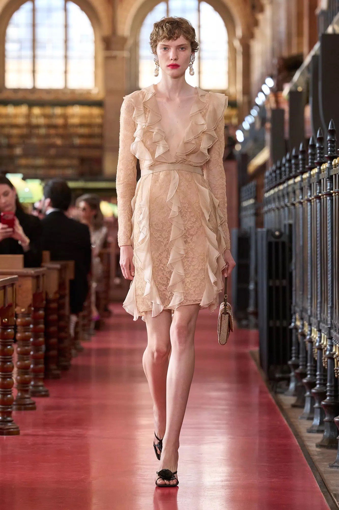 Hinh anh Valentino Spring/Summer 2027: Viết lại cú pháp của sự xa hoa 16