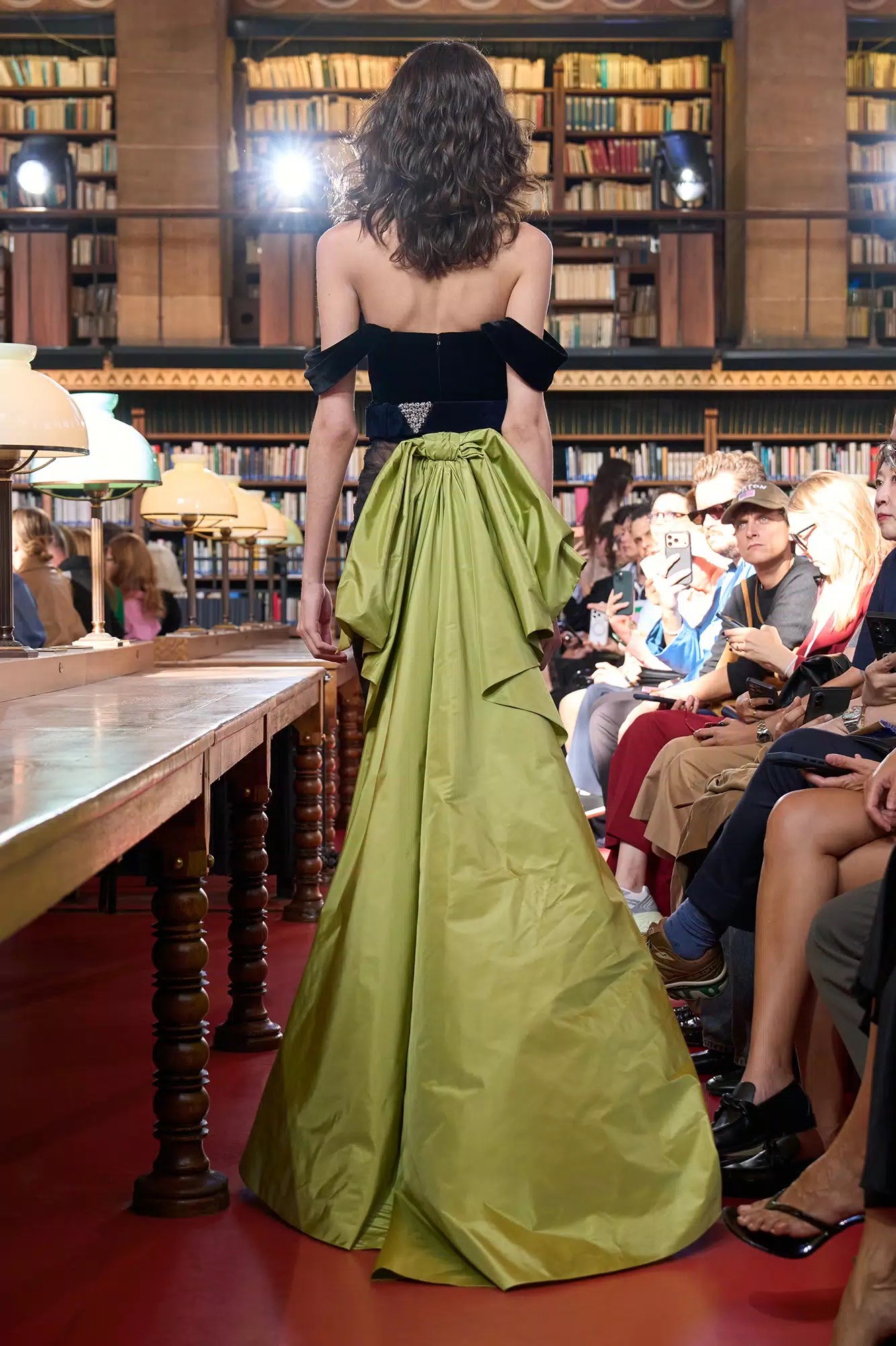 Hinh anh Valentino Spring/Summer 2027: Viết lại cú pháp của sự xa hoa 39