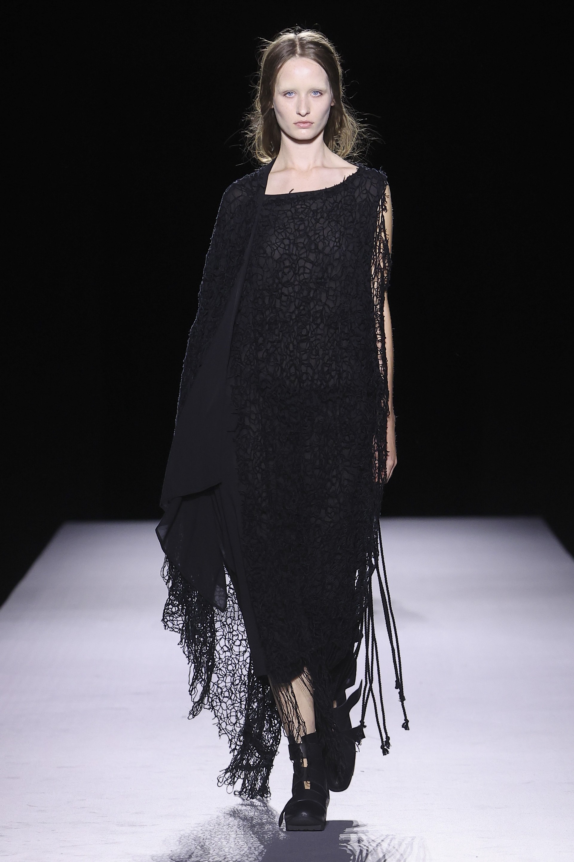Hinh anh Yohji Yamamoto Xuân Hè 2027: Về với vải và sợi nơi áo quần khởi sinh 25