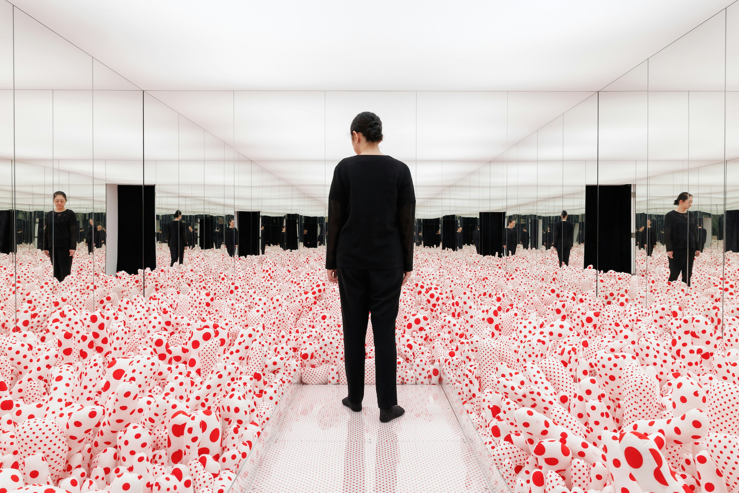 Hinh anh Tạm biệt Yayoi Kusama: di sản vô tận của “nữ hoàng chấm bi” giữa giao lộ nghệ thuật và thời trang 23